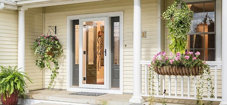 screen door installation in Franklin